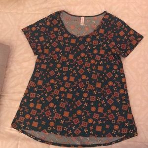 LuLaRoe Classic T Shirt in Large